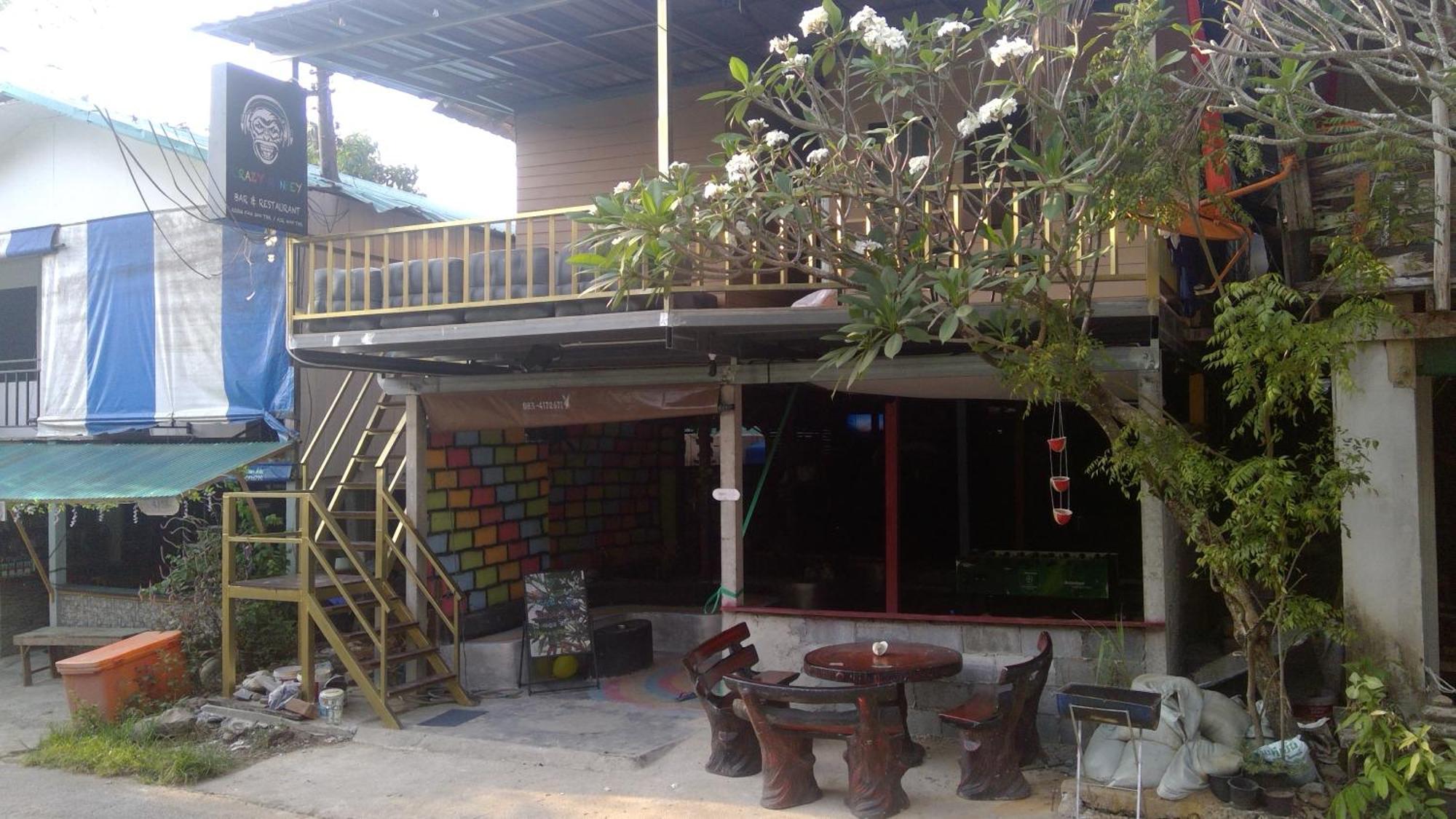 Crazy Monkey Trat Exterior foto