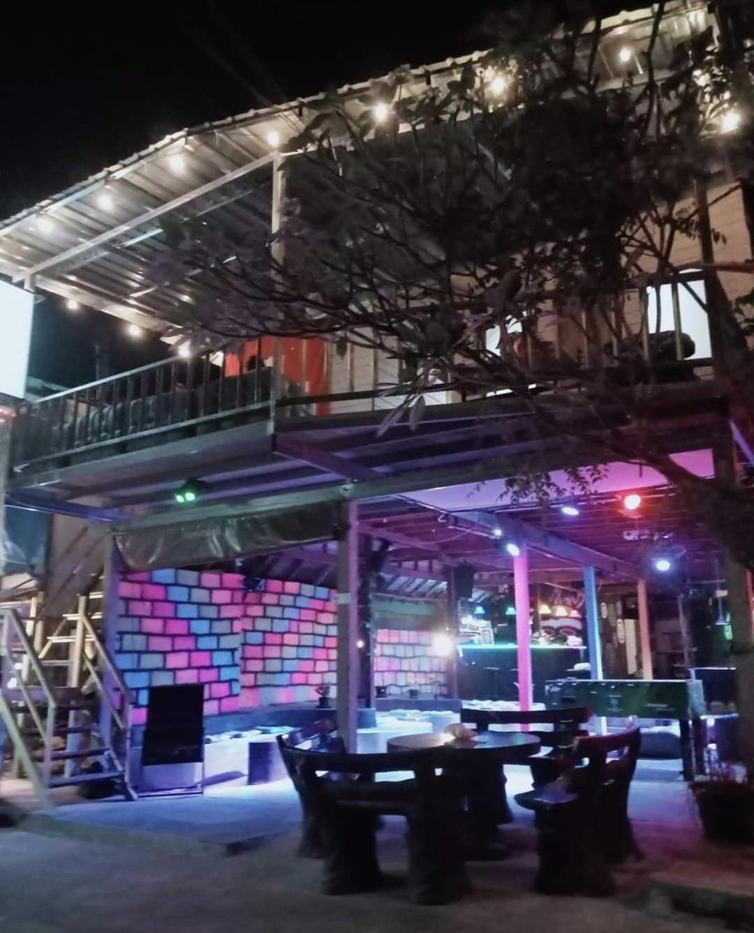 Crazy Monkey Trat Exterior foto