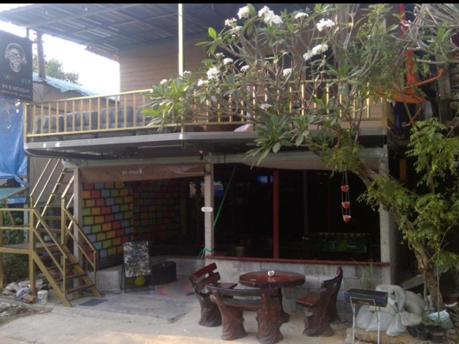 Crazy Monkey Trat Exterior foto