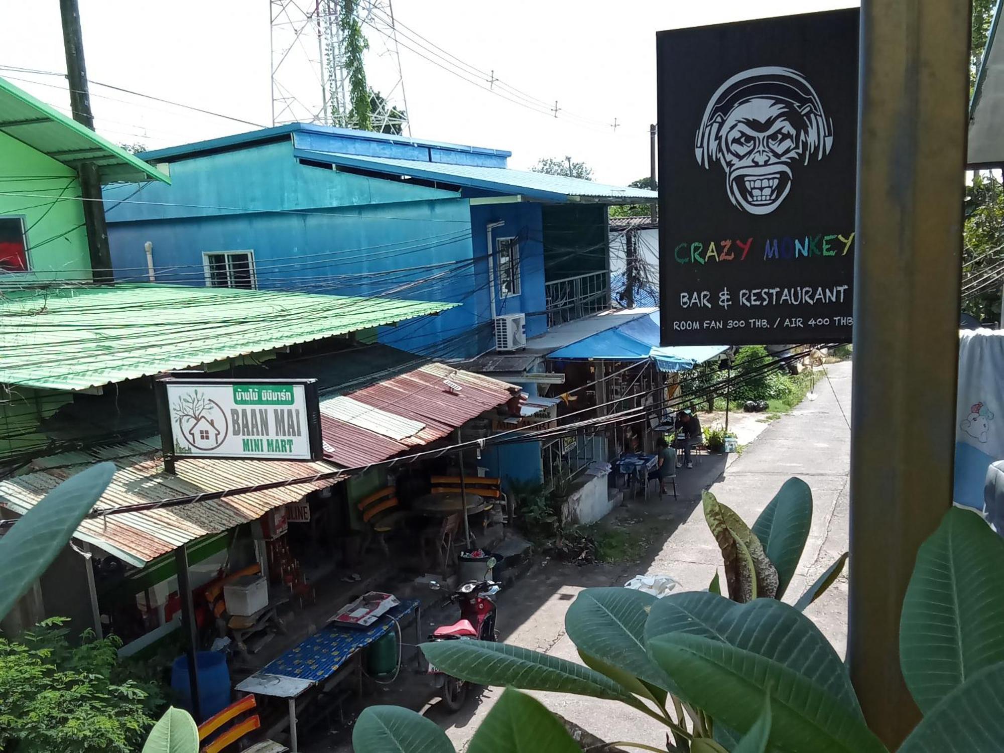 Crazy Monkey Trat Exterior foto